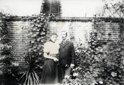 602300 Portret van (mogelijk) Franciscus Johannes Moesman (1862 - 1937) en zijn vrouw Johanna Petronella Moesman - Heyl ...